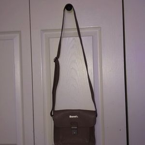 Bench crossbody bag in perfect condition!